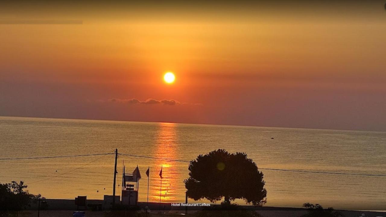 Hotel Lefkes Paralía Skotínis エクステリア 写真