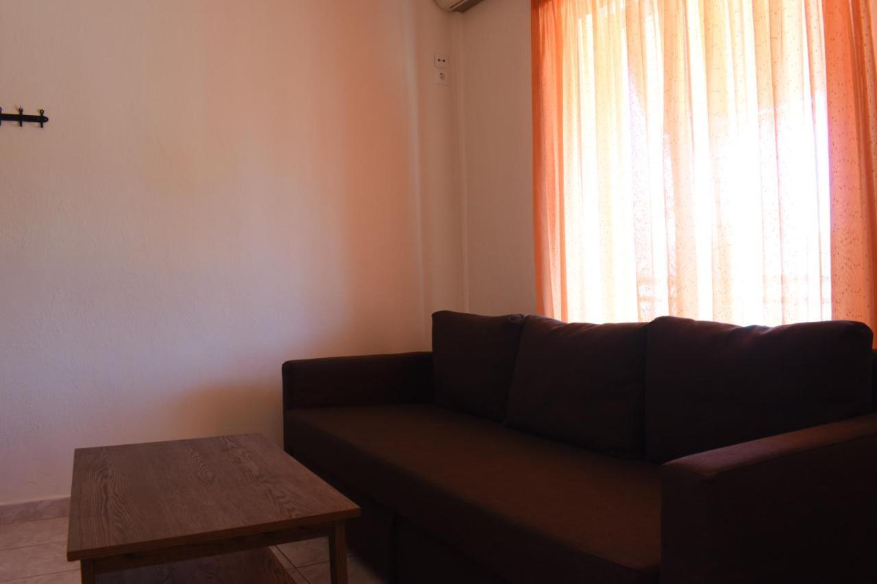 Hotel Lefkes Paralía Skotínis エクステリア 写真
