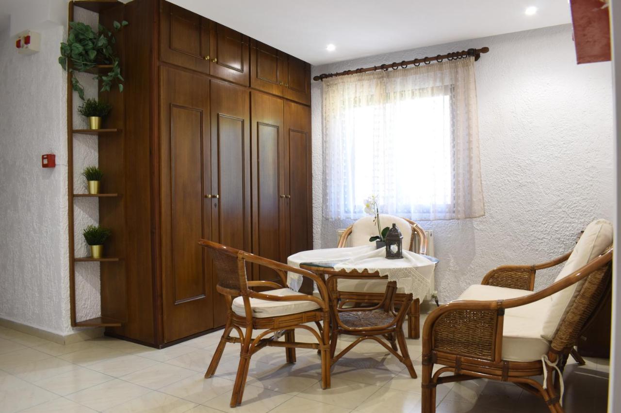 Hotel Lefkes Paralía Skotínis エクステリア 写真