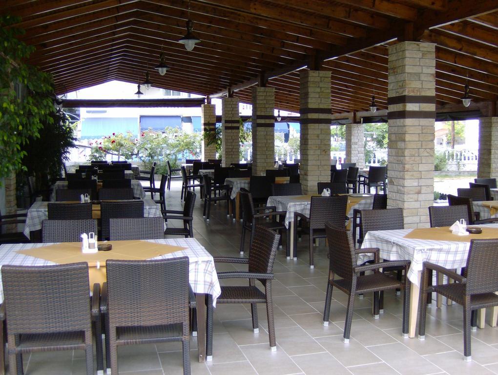 Hotel Lefkes Paralía Skotínis エクステリア 写真