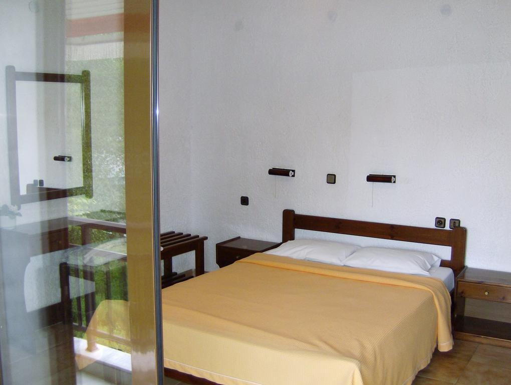 Hotel Lefkes Paralía Skotínis エクステリア 写真
